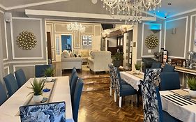 C'Est La Vie Boutique Hotel